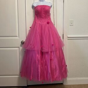 NWT! Magenta rose prom dress with petty coat and lots of details